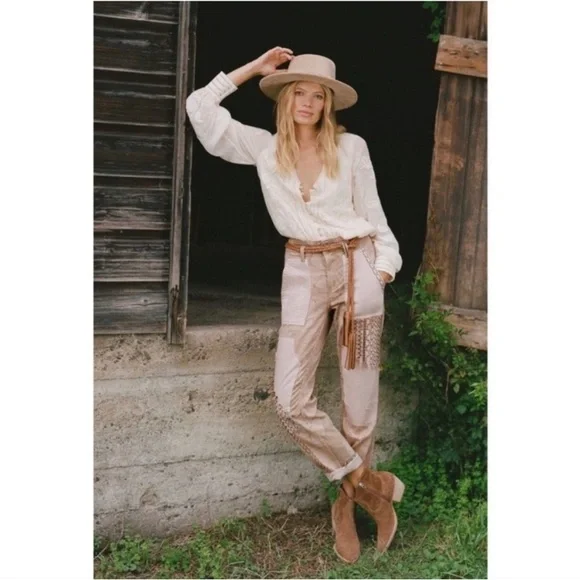 Pilcro by Anthropologie The Camp Wanderer Patchwork Embroidered Cargo Pant Sz 26 - Picture 3 of 13
